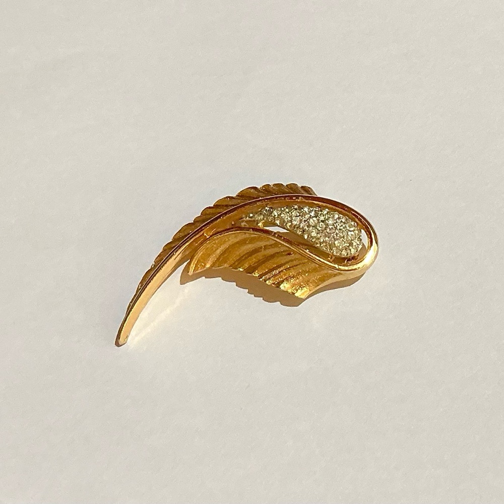 Vintage Corocraft Elegant Gold Feather Brooch
